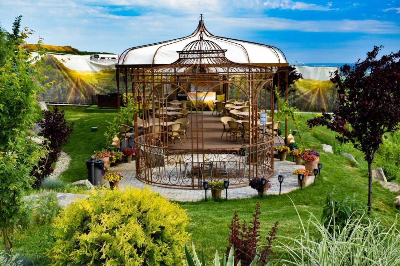 Casa Timis - Wellness & Spa Resort Chitorani Luaran gambar The Greenhouse