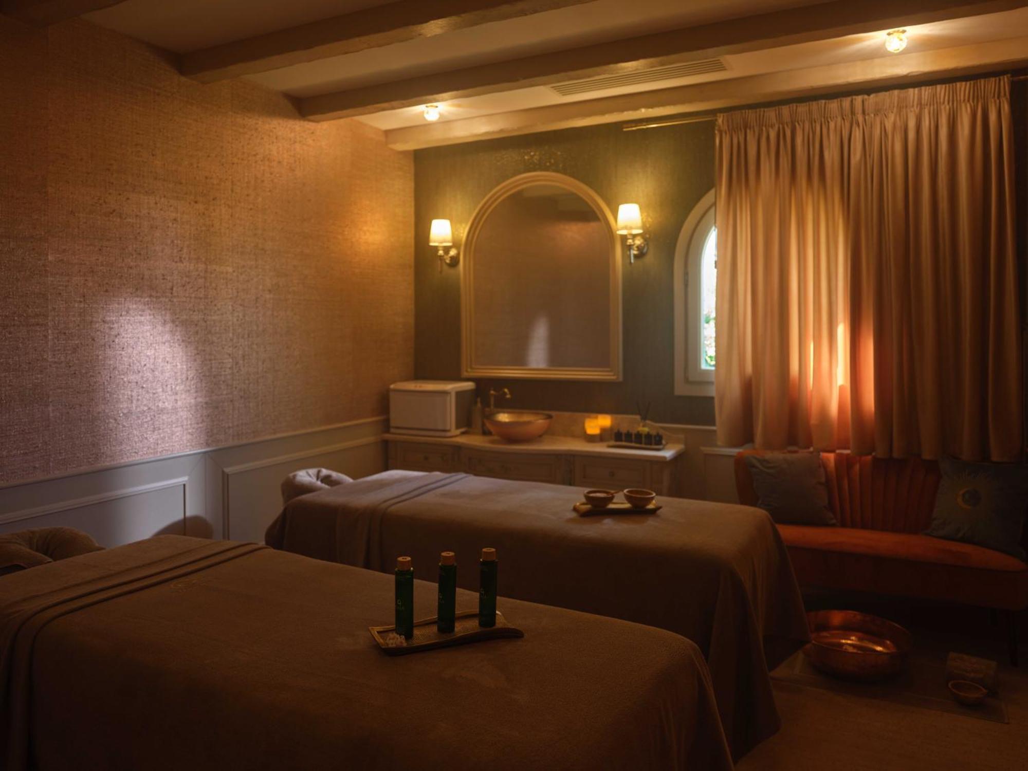 Casa Timis - Wellness & Spa Resort Chitorani Luaran gambar A treatment room at the spa