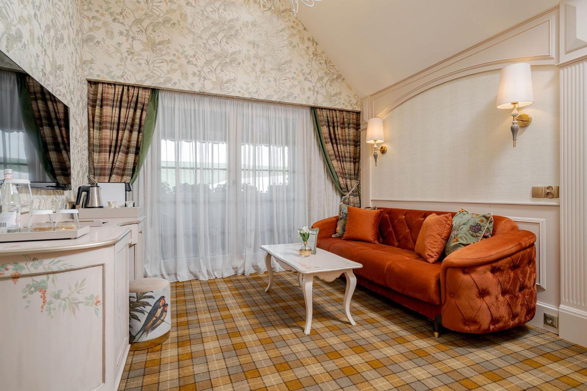 Casa Timis - Wellness & Spa Resort Chitorani Luaran gambar A suite at the hotel