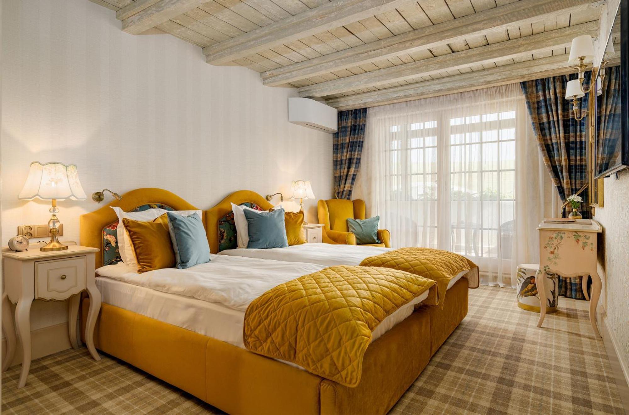 Casa Timis - Wellness & Spa Resort Chitorani Luaran gambar A room at the Hotel Axelmannstein