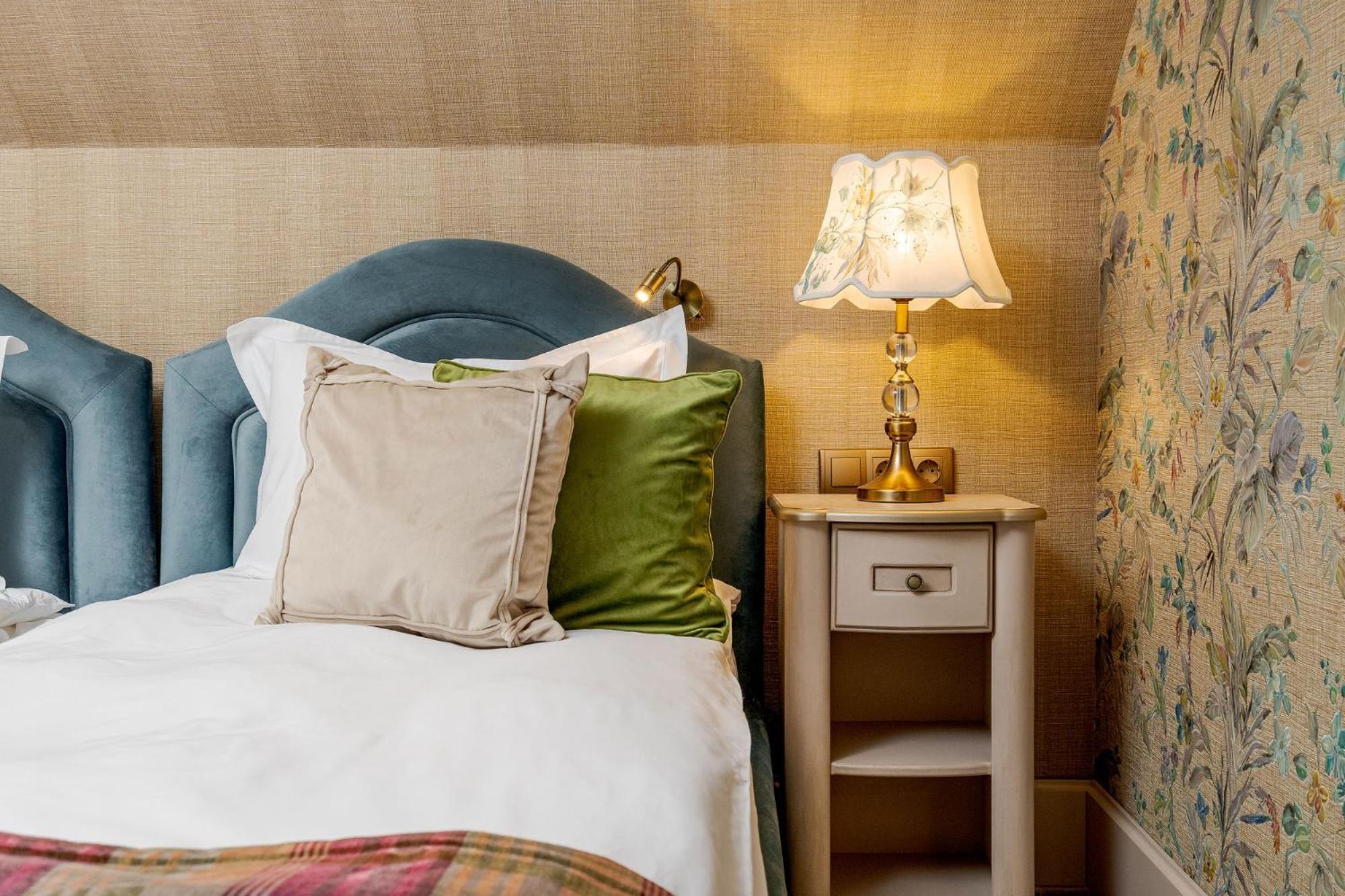 Casa Timis - Wellness & Spa Resort Chitorani Luaran gambar A bedside table